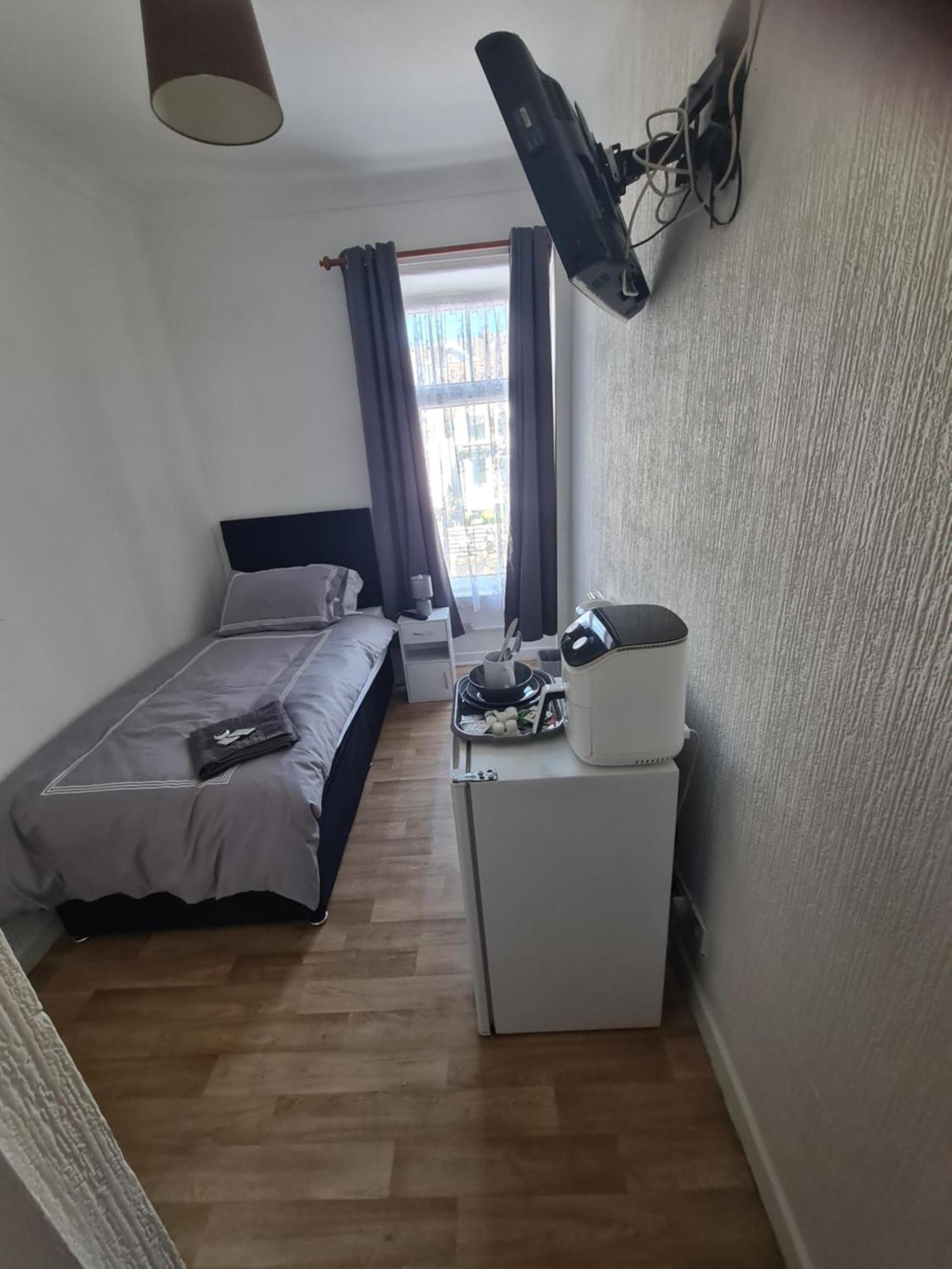Tredegar Arms Budget Guesthouse For Walkers/Cyclists/Contractors/Traveler Merthyr Tydfil Bagian luar foto