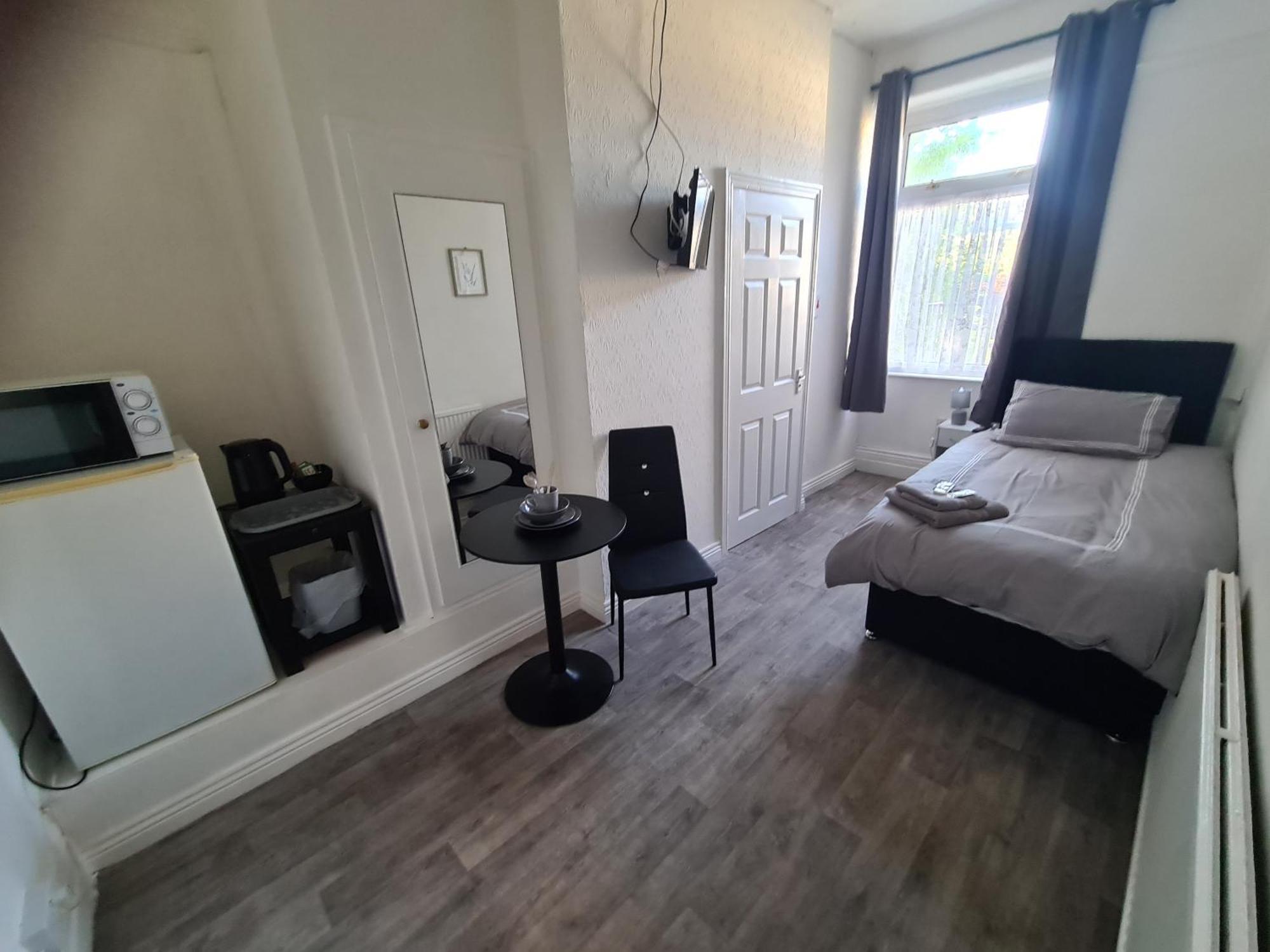 Tredegar Arms Budget Guesthouse For Walkers/Cyclists/Contractors/Traveler Merthyr Tydfil Bagian luar foto