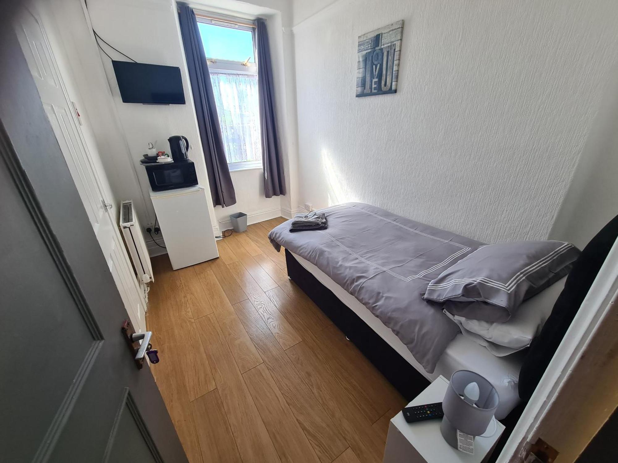 Tredegar Arms Budget Guesthouse For Walkers/Cyclists/Contractors/Traveler Merthyr Tydfil Bagian luar foto