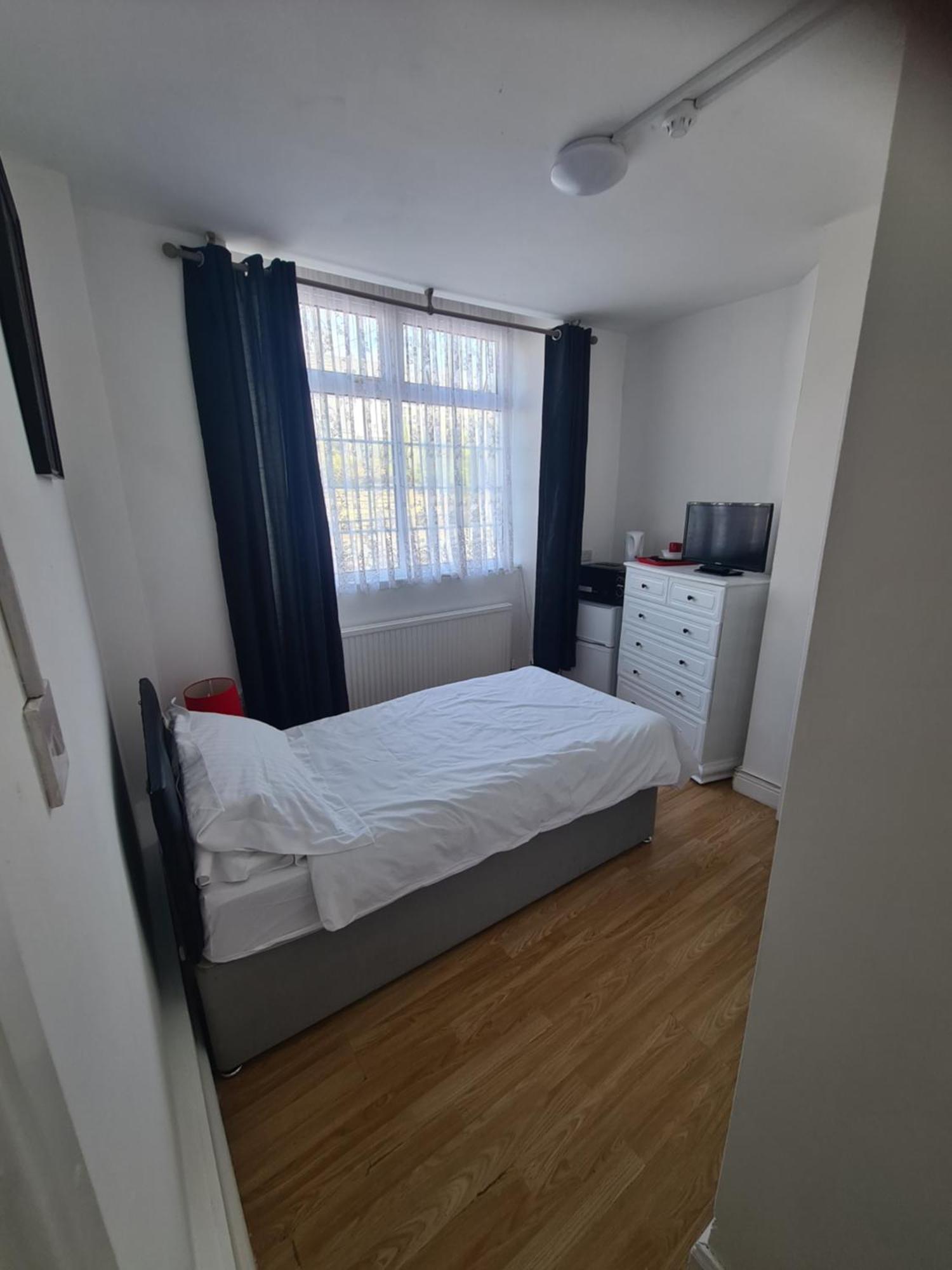 Tredegar Arms Budget Guesthouse For Walkers/Cyclists/Contractors/Traveler Merthyr Tydfil Bagian luar foto